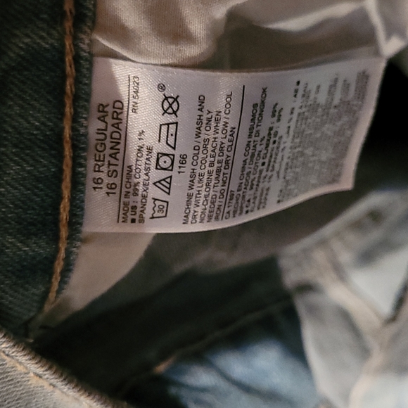 Old navy boyfriend shorts - Picture 4 of 4